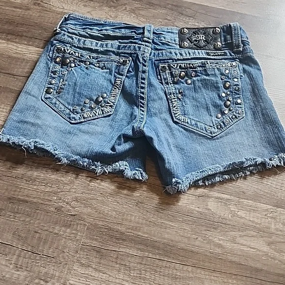 Miss Me Shorts Size 27 - Picture 2 of 3